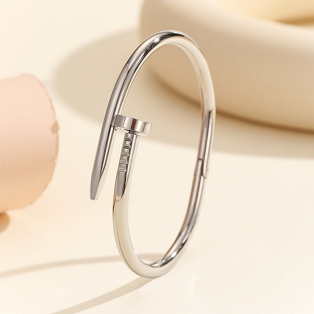 Spectacular Nail Wrap Bangle Golden