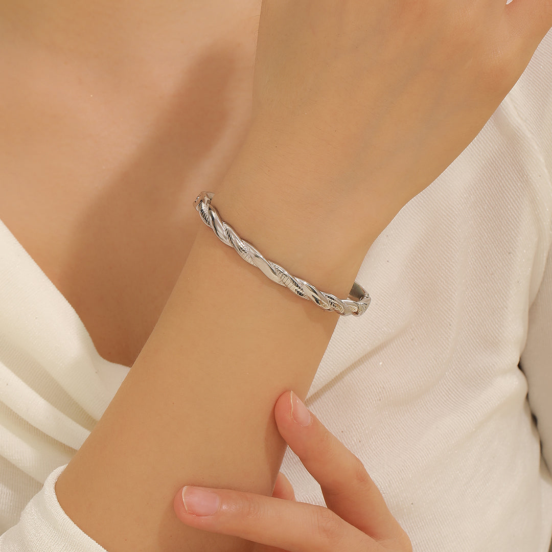 Sophisticated Twirl Bangle