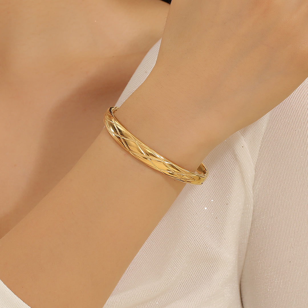 Beautiful Glimmering Twists Bangle