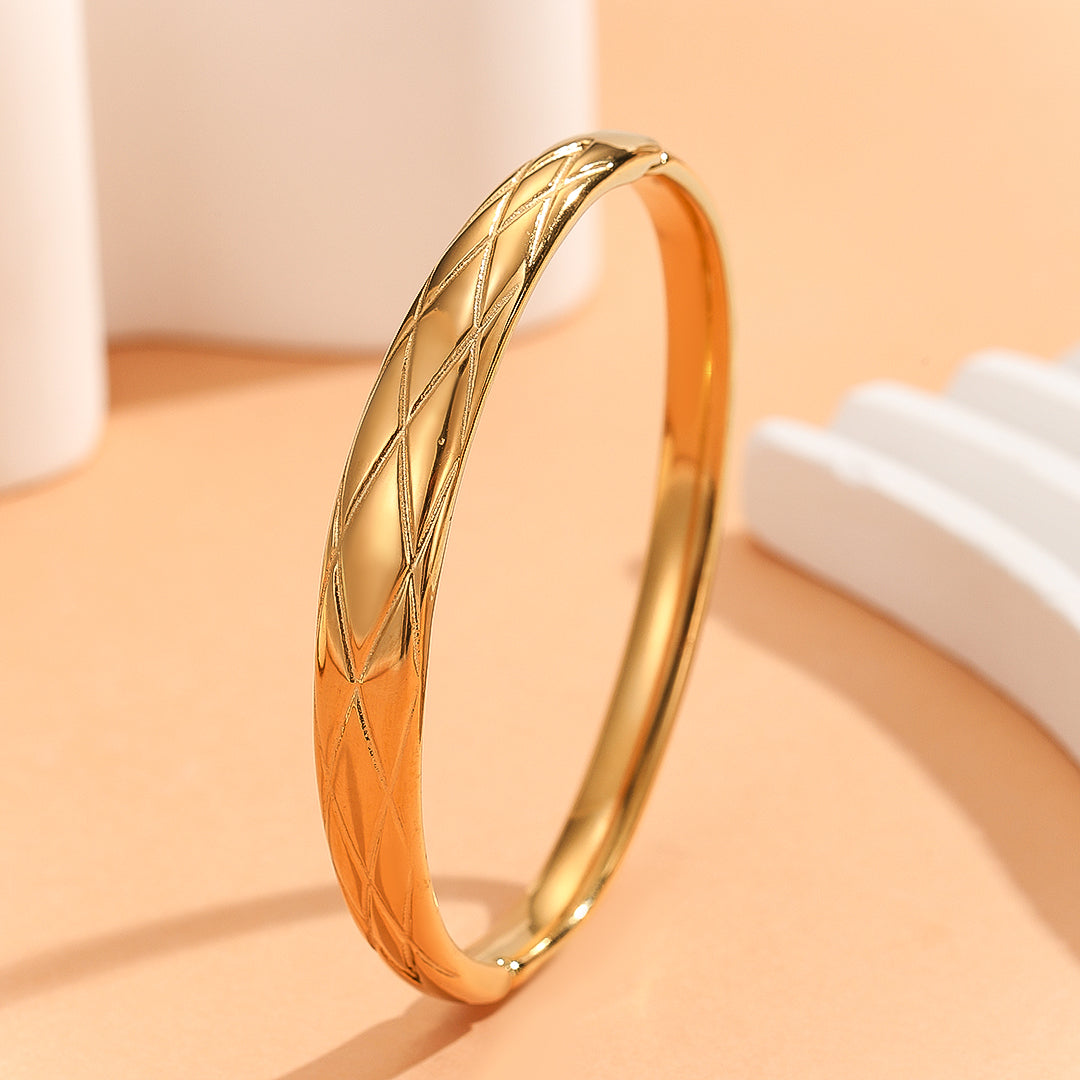 Beautiful Glimmering Twists Bangle