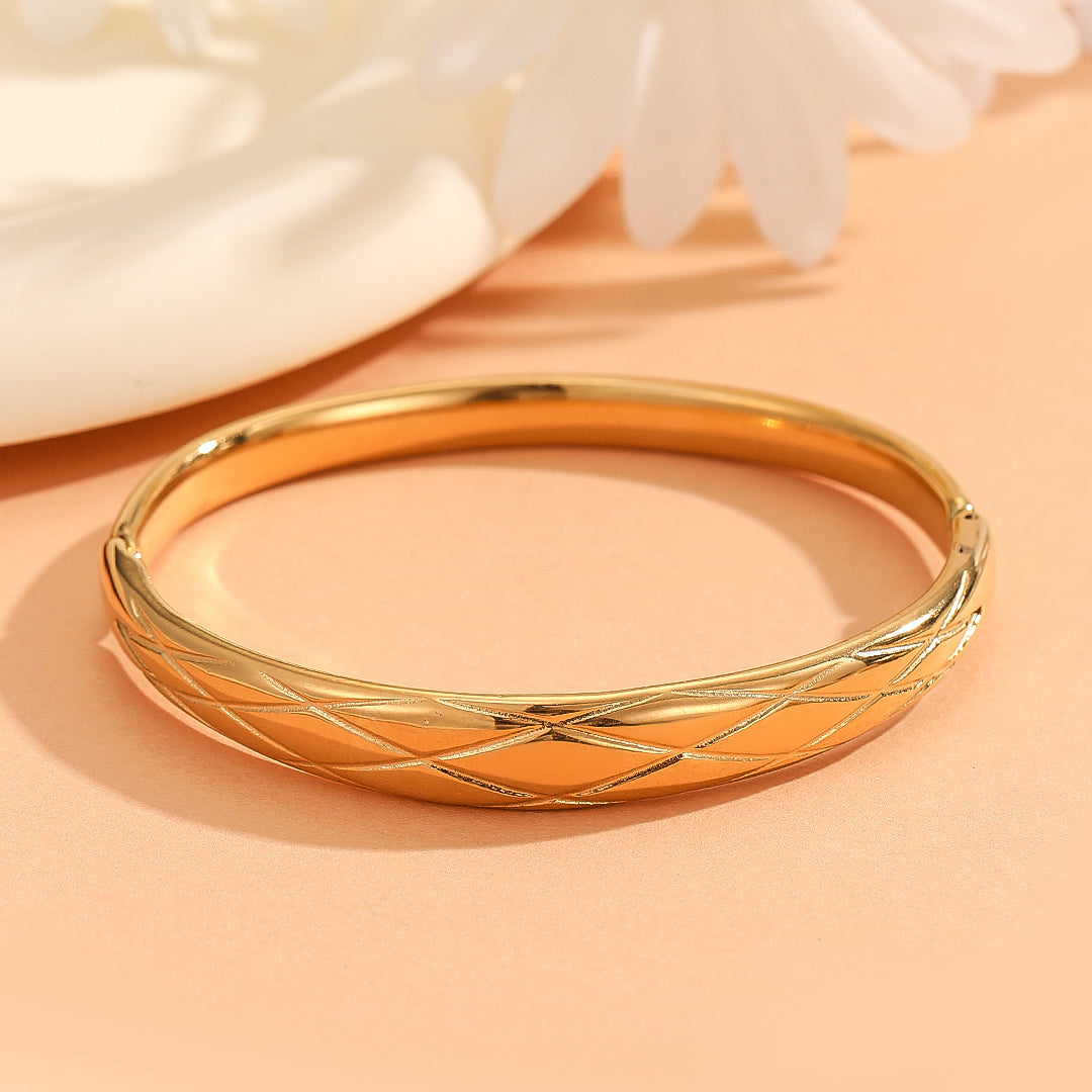 Beautiful Glimmering Twists Bangle