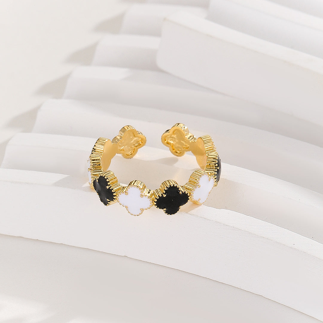 Stunning Golden Clover Onyx Ring - Reet Pehal