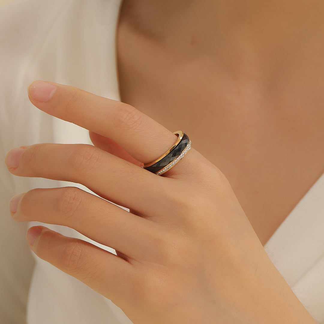 Dazzling Ceramic Luxe Ring Black