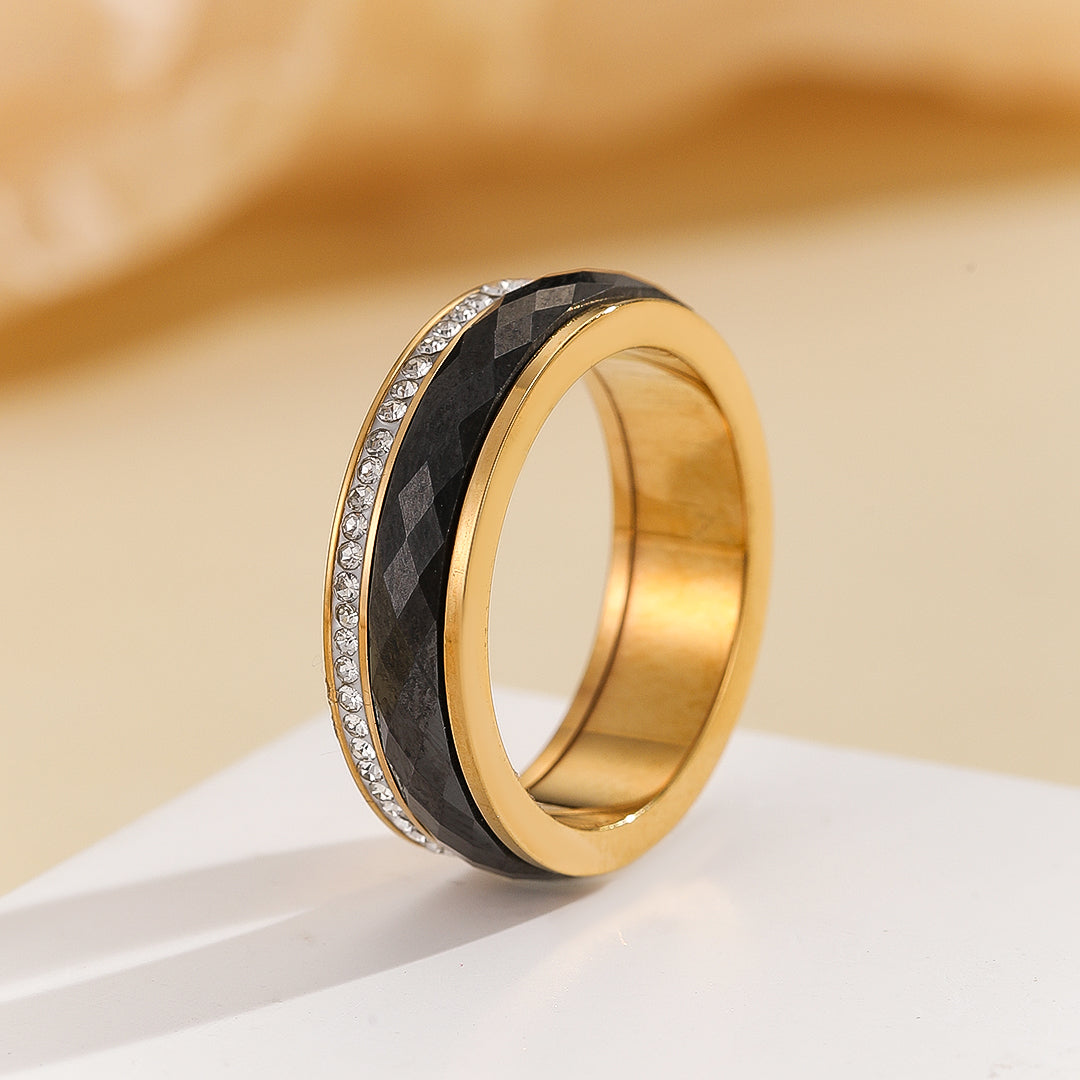 Dazzling Ceramic Luxe Ring Black