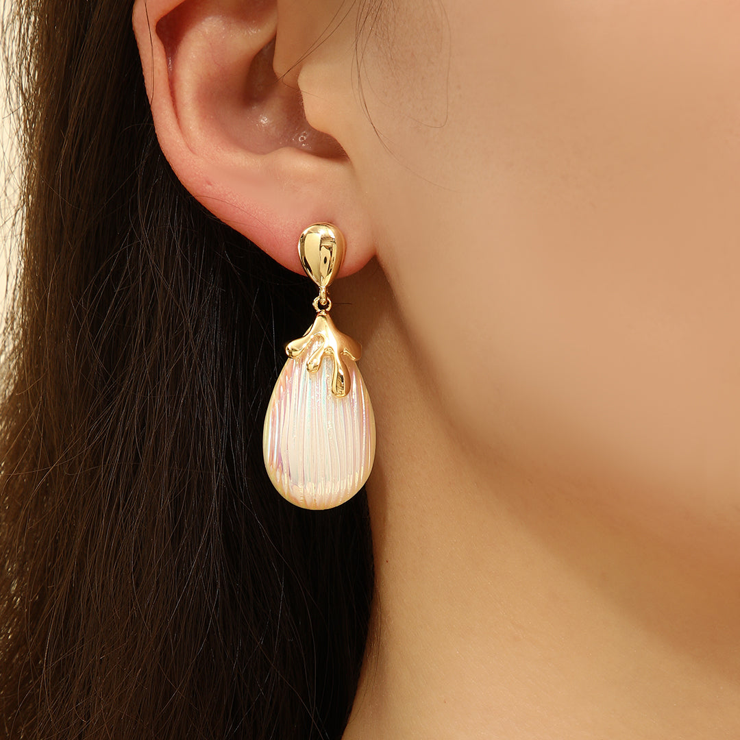 Pearlescent Grace Gold Earrings