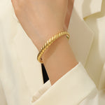 Load image into Gallery viewer, Ravishing Gold Streamline Bangle - Reet Pehal
