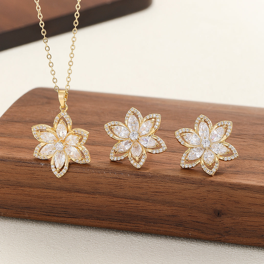 Dazzling Fleur Gold Pendant Set - Reet Pehal