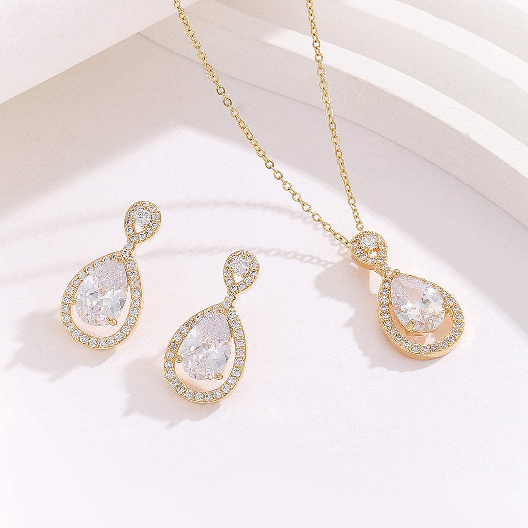 Glistening Gold Teardrop Pendant Set - Reet Pehal