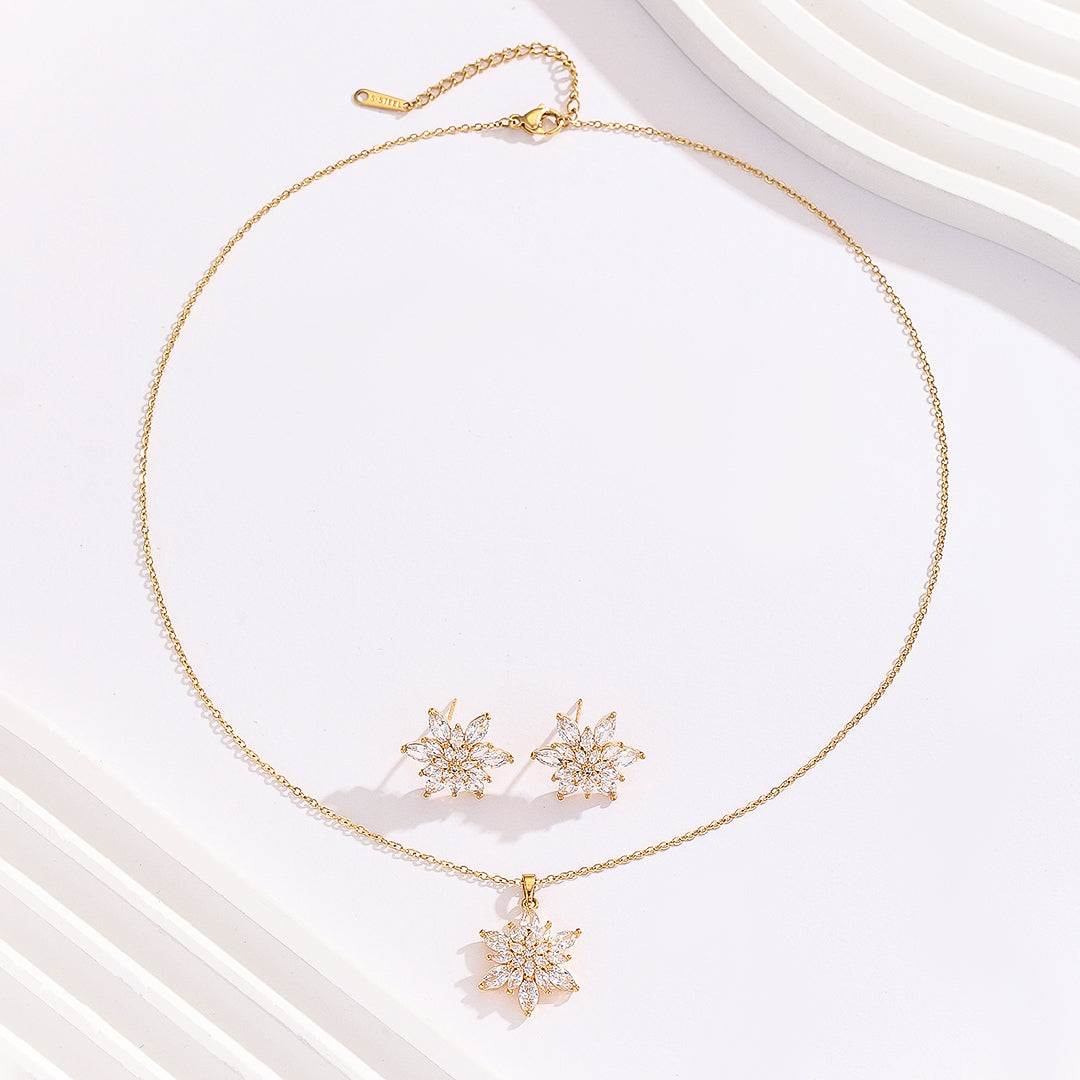 Glamorous Pear-Petal Bloom Gold Pendant Set - Reet Pehal