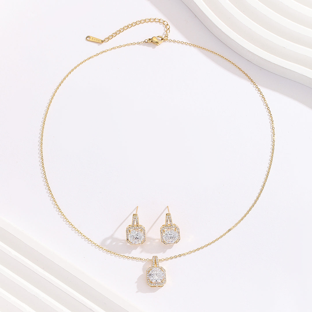 Starlit Halo Gem Gold Pendant Set - Reet Pehal