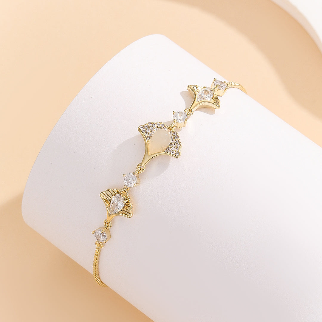 Lovely Gold Seashell Serenade Bracelet