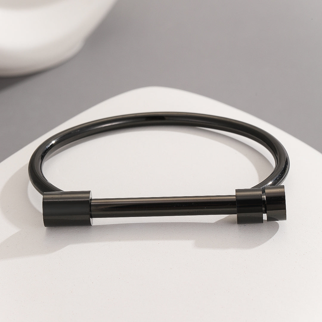 Minimalist Men's Noir Handcuff Bangle