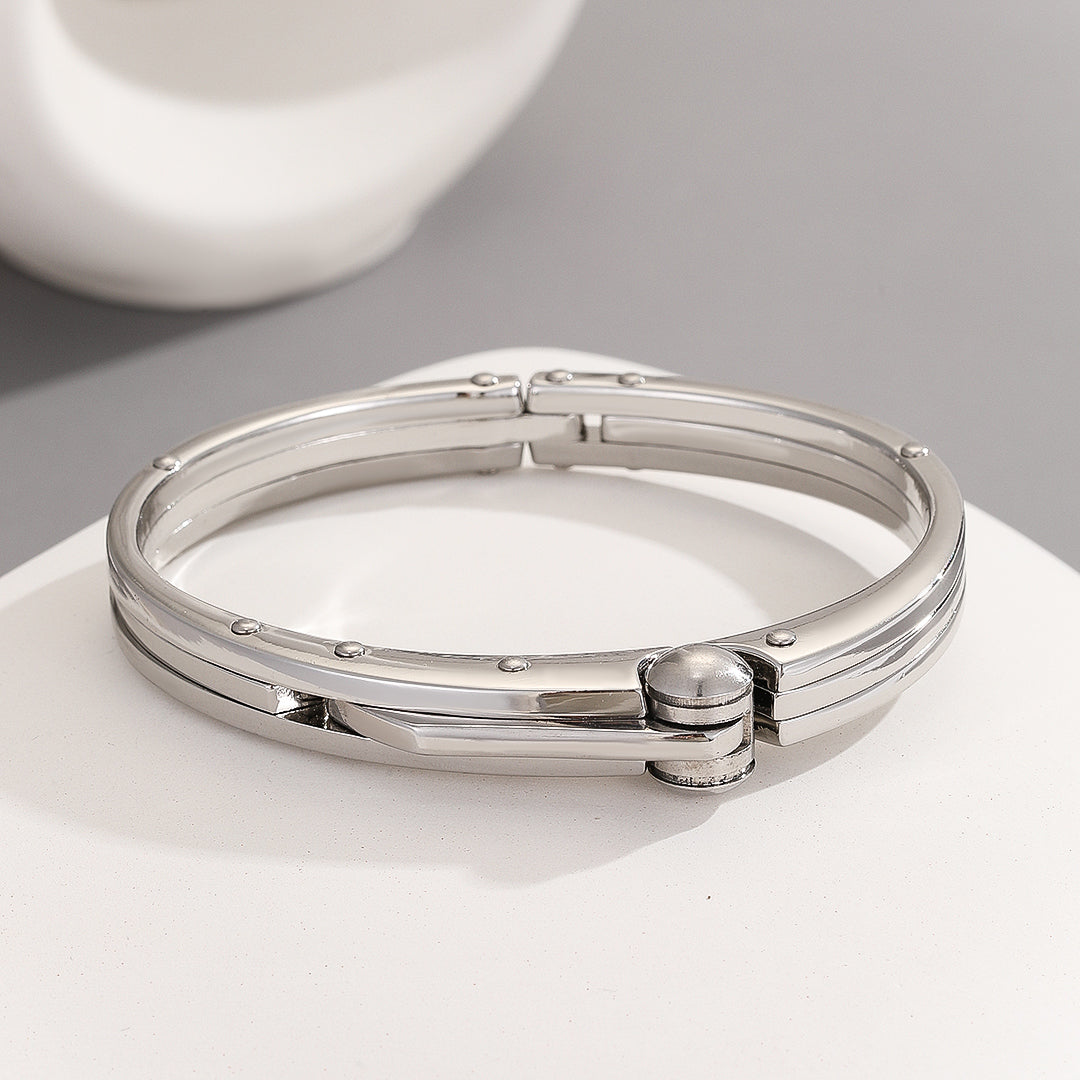 Seemless Monarch Silverline Cuff