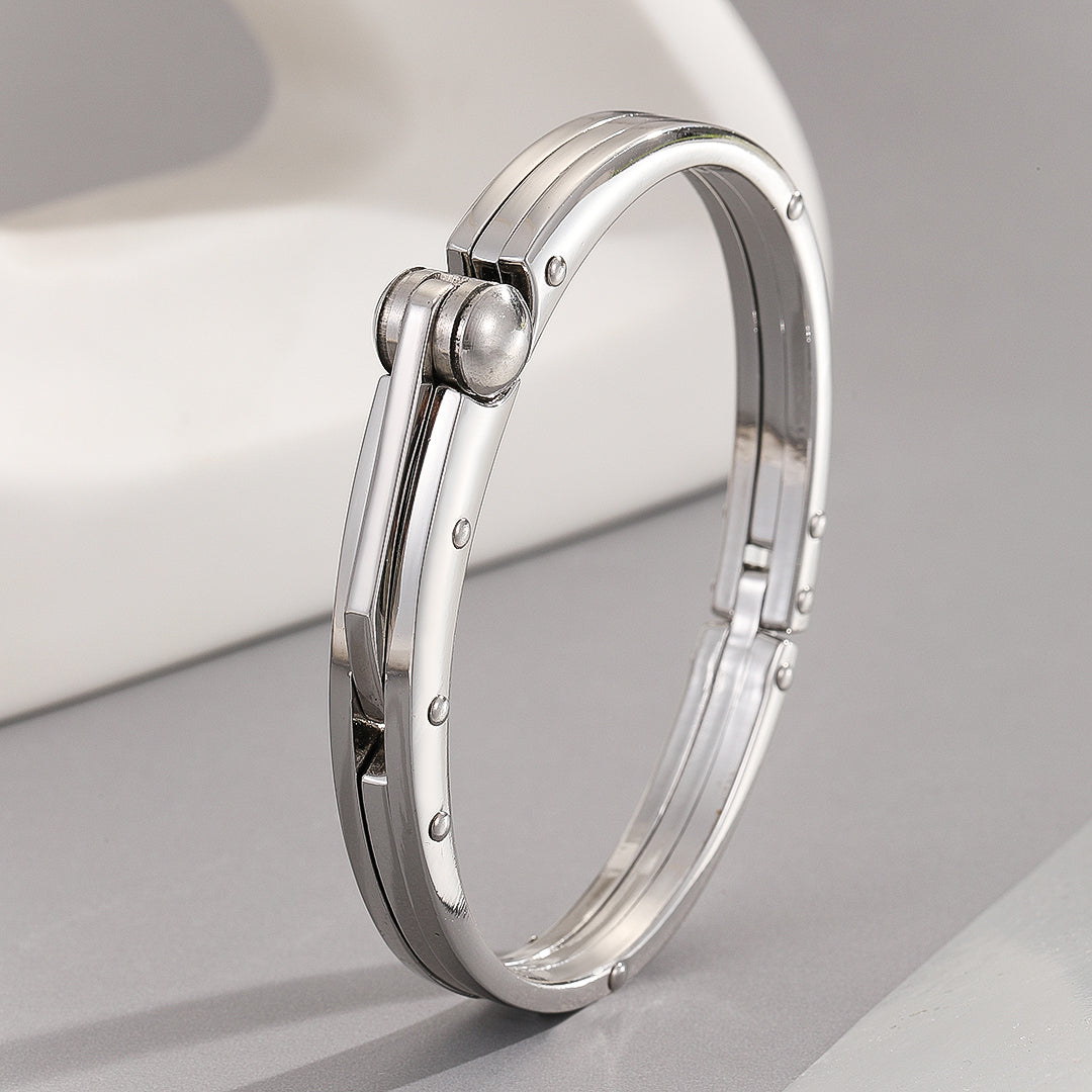 Seemless Monarch Silverline Cuff