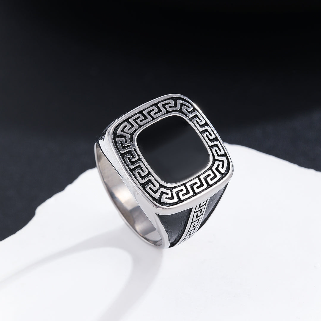 Graceful Onyx Maze Eternity Ring