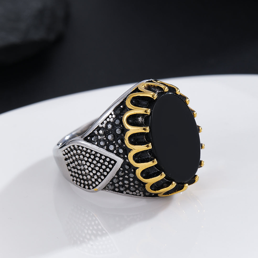 Golden Scallop Halo Onyx Ring