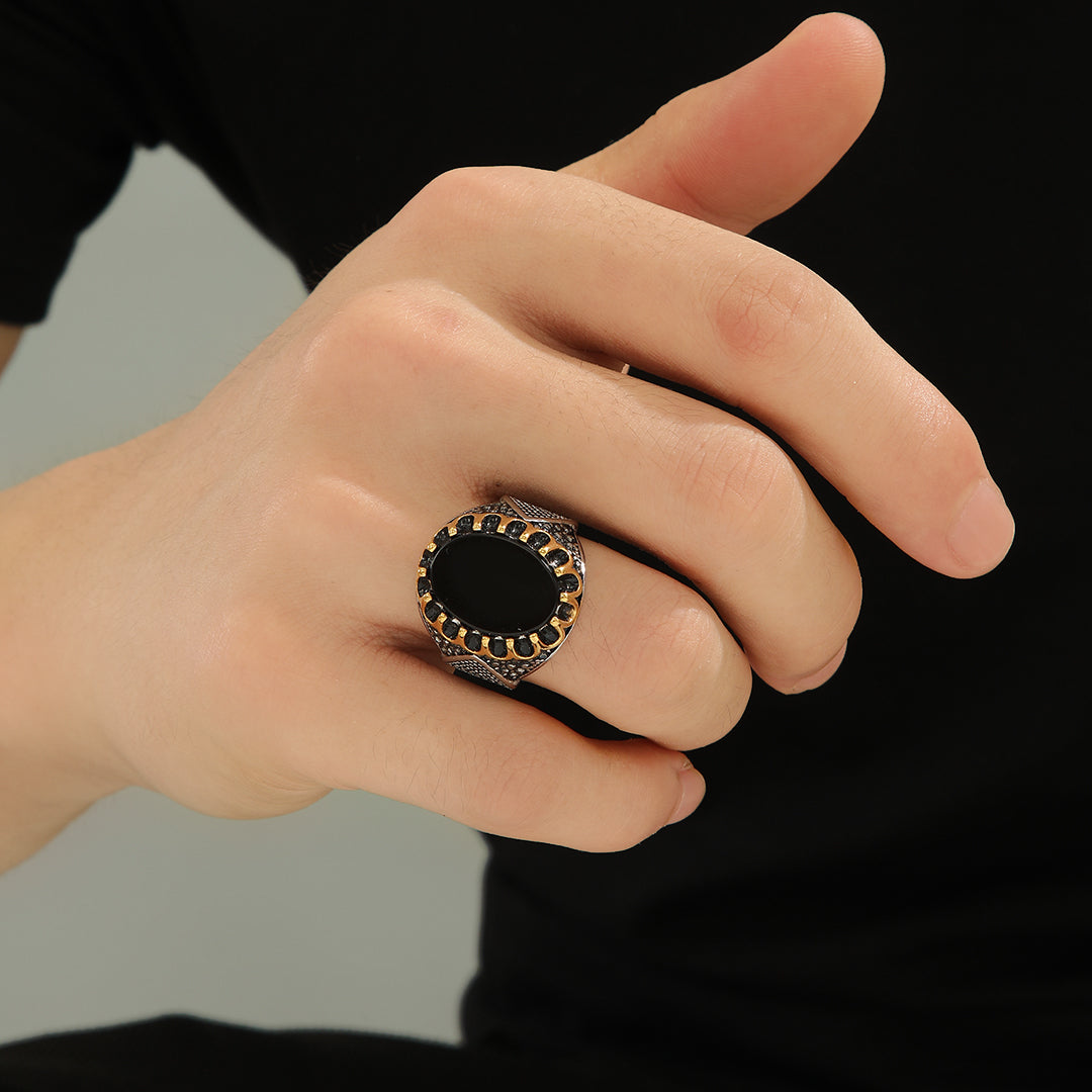 Golden Scallop Halo Onyx Ring