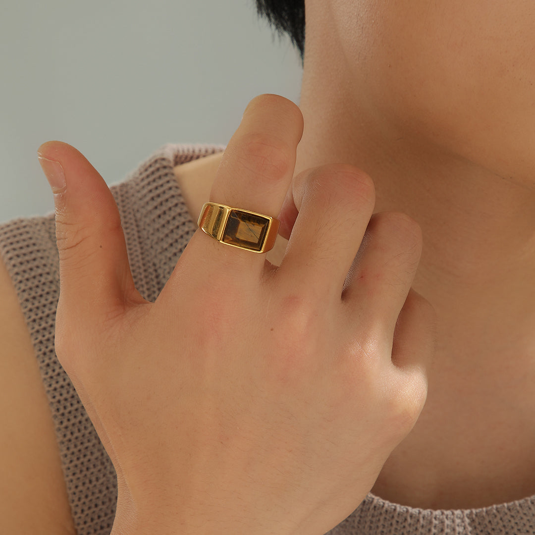 Modern Amber Gleam Gold Ring