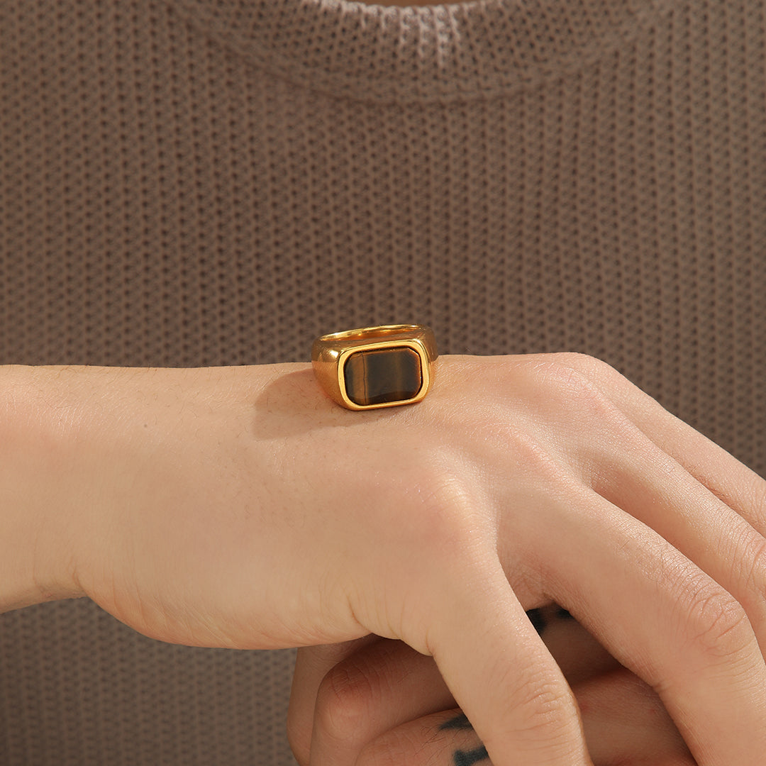 Sleek Amber Gold Reflection Ring