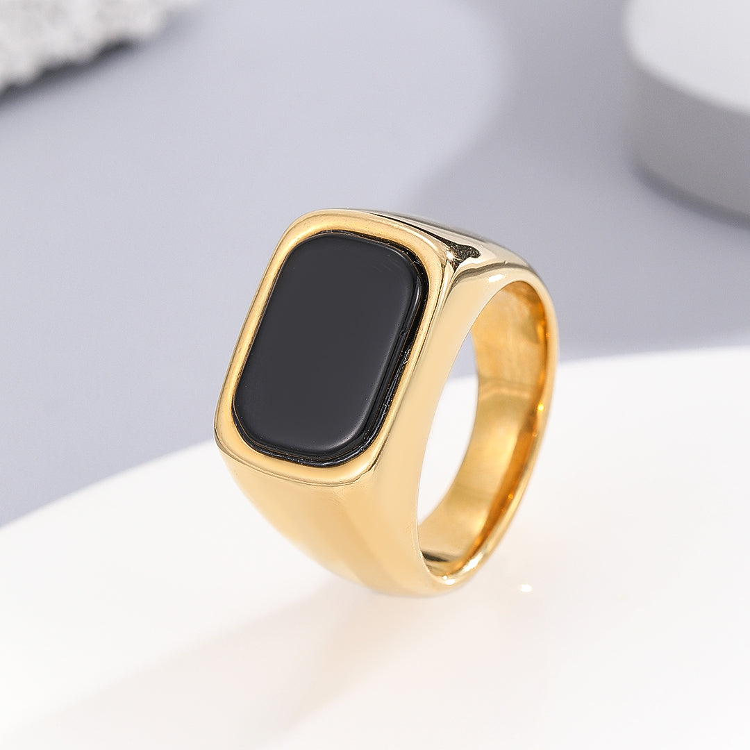 Sleek Noir Reflection Gold Ring