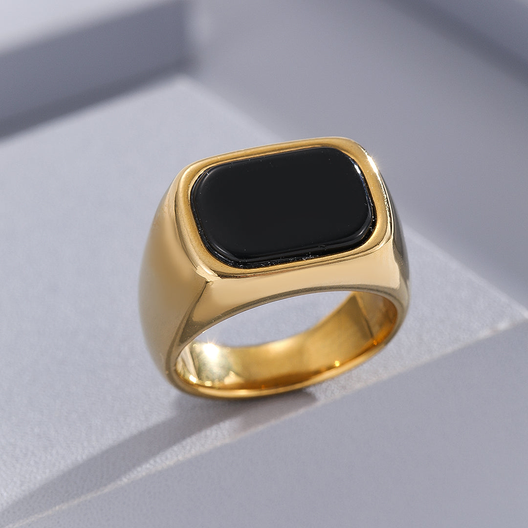 Sleek Noir Reflection Gold Ring