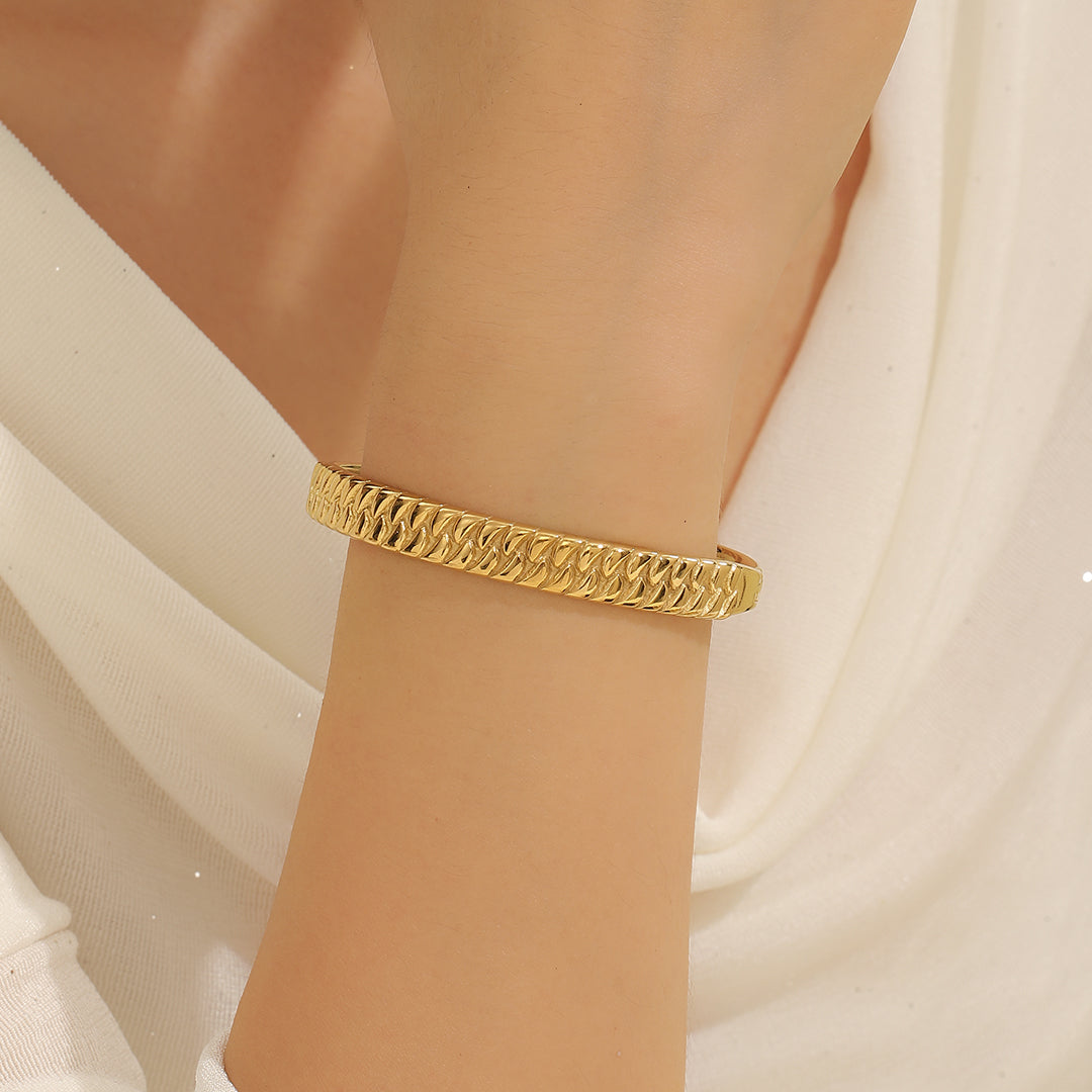 Sculpted Radiance Bangle