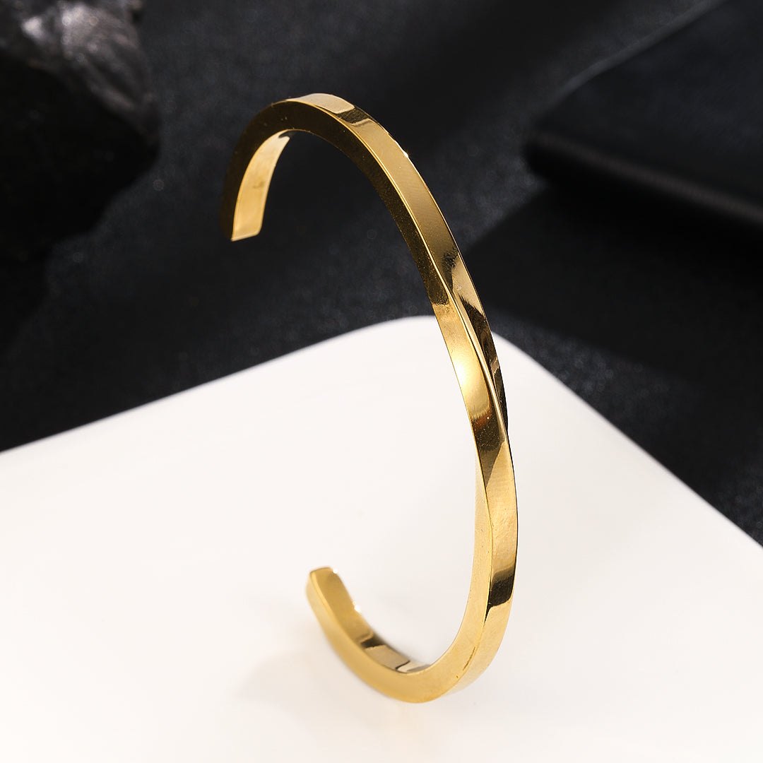 Sophisticated Shine Gold Cuff