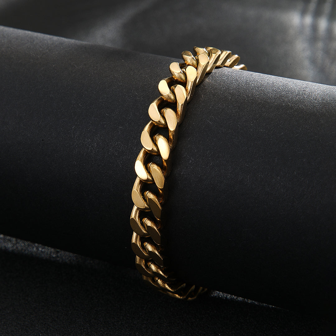 Lustrous Gold Chain Elegance Bracelet