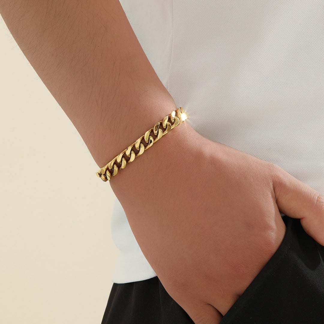 Lustrous Gold Chain Elegance Bracelet