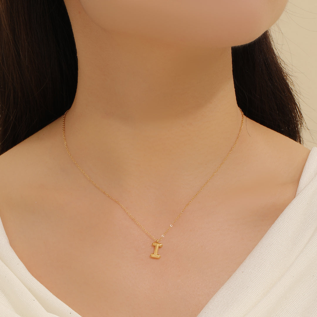 Personalized Gold Initial Charm Pendant "I"