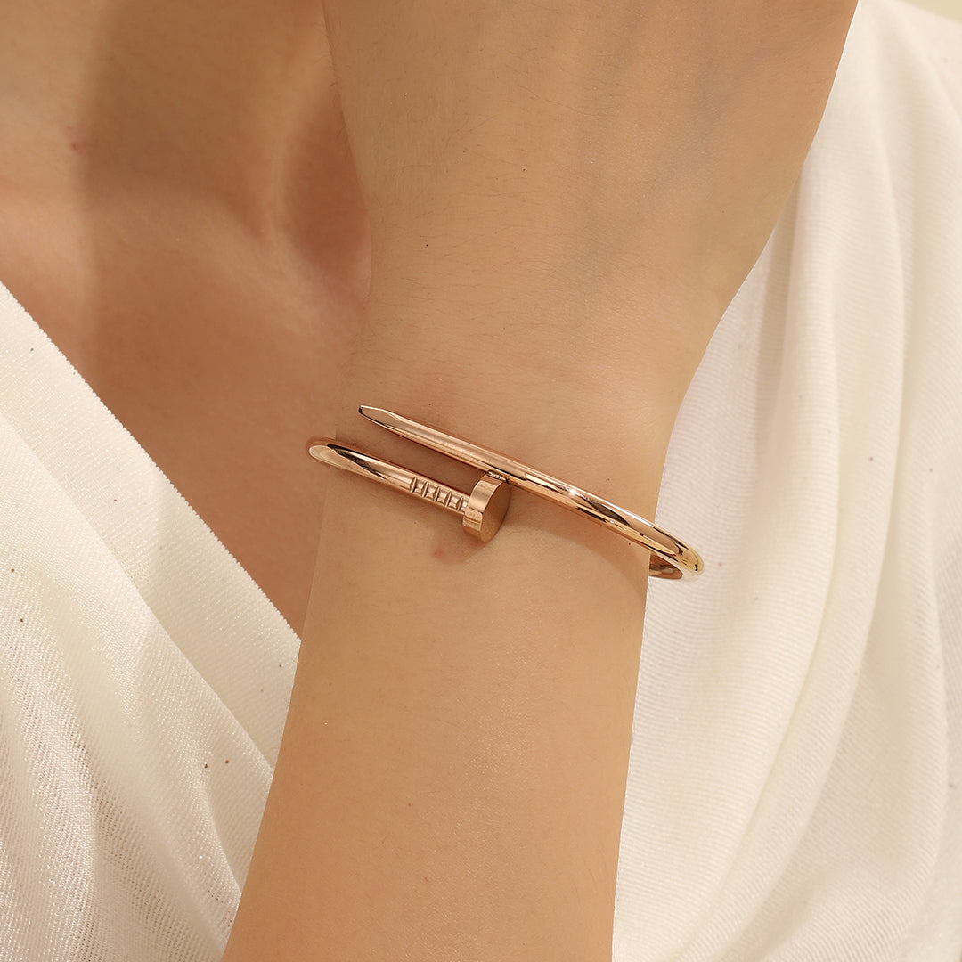 Spectacular Nail Wrap Bangle Golden