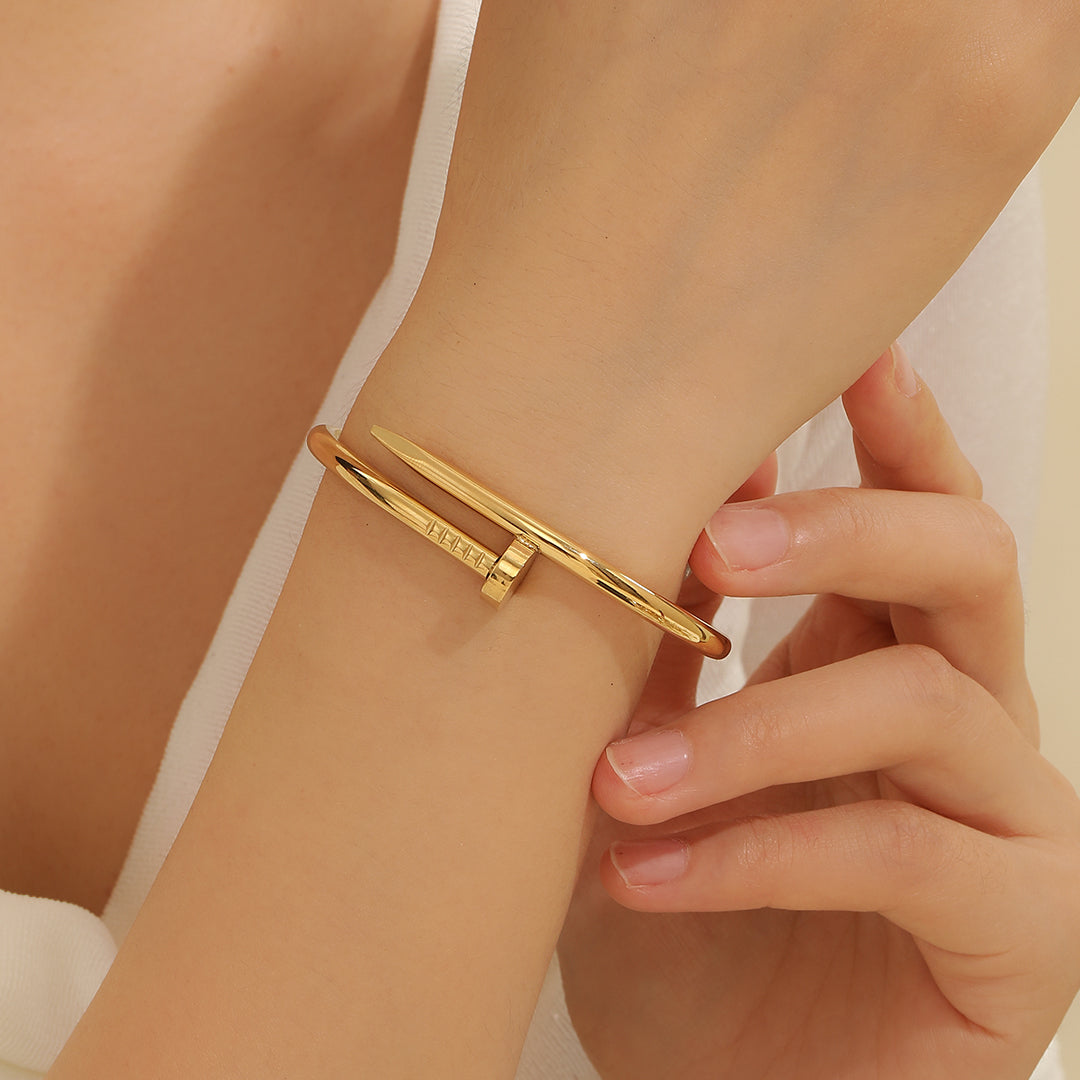 Spectacular Nail Wrap Bangle Golden