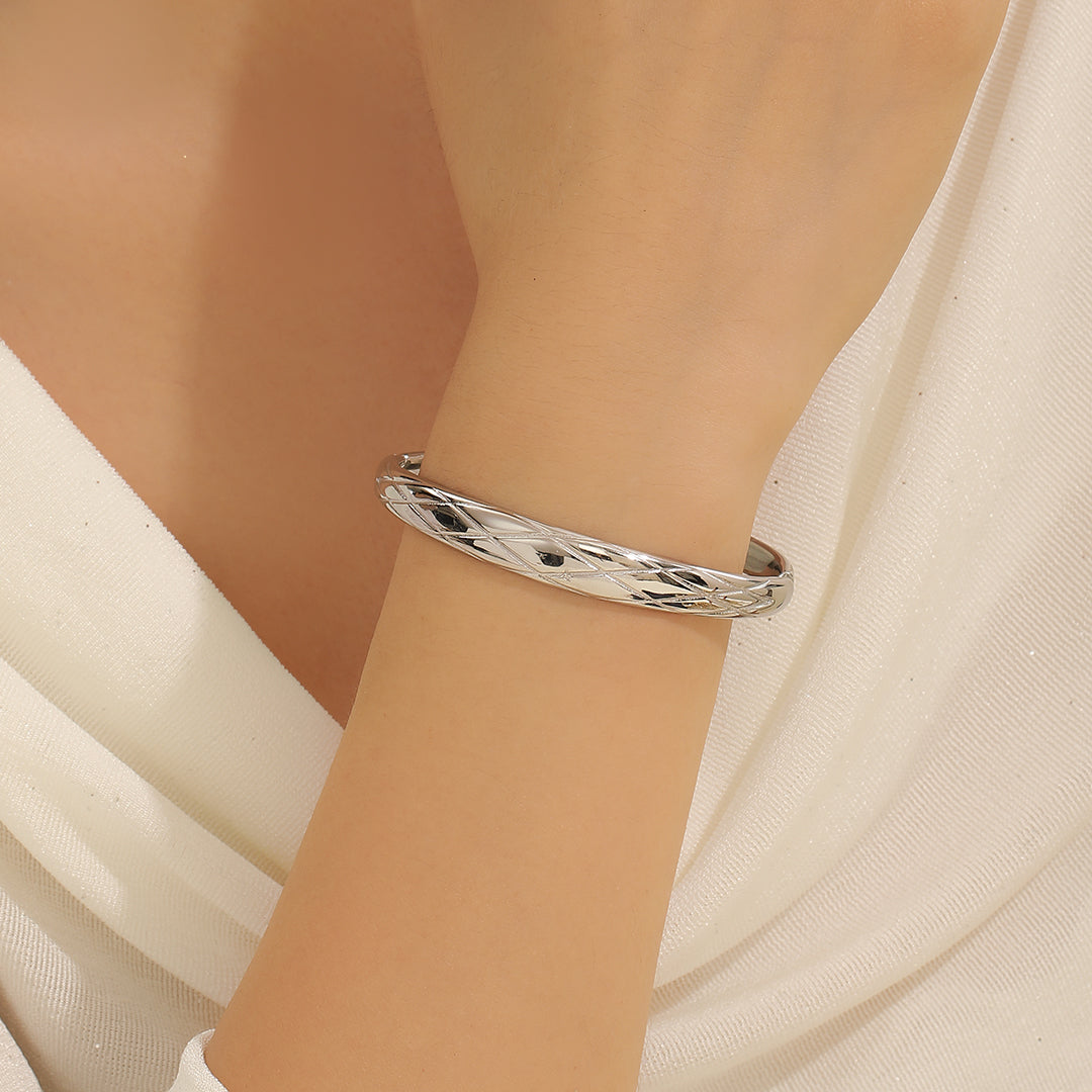 Beautiful Glimmering Twists Bangle