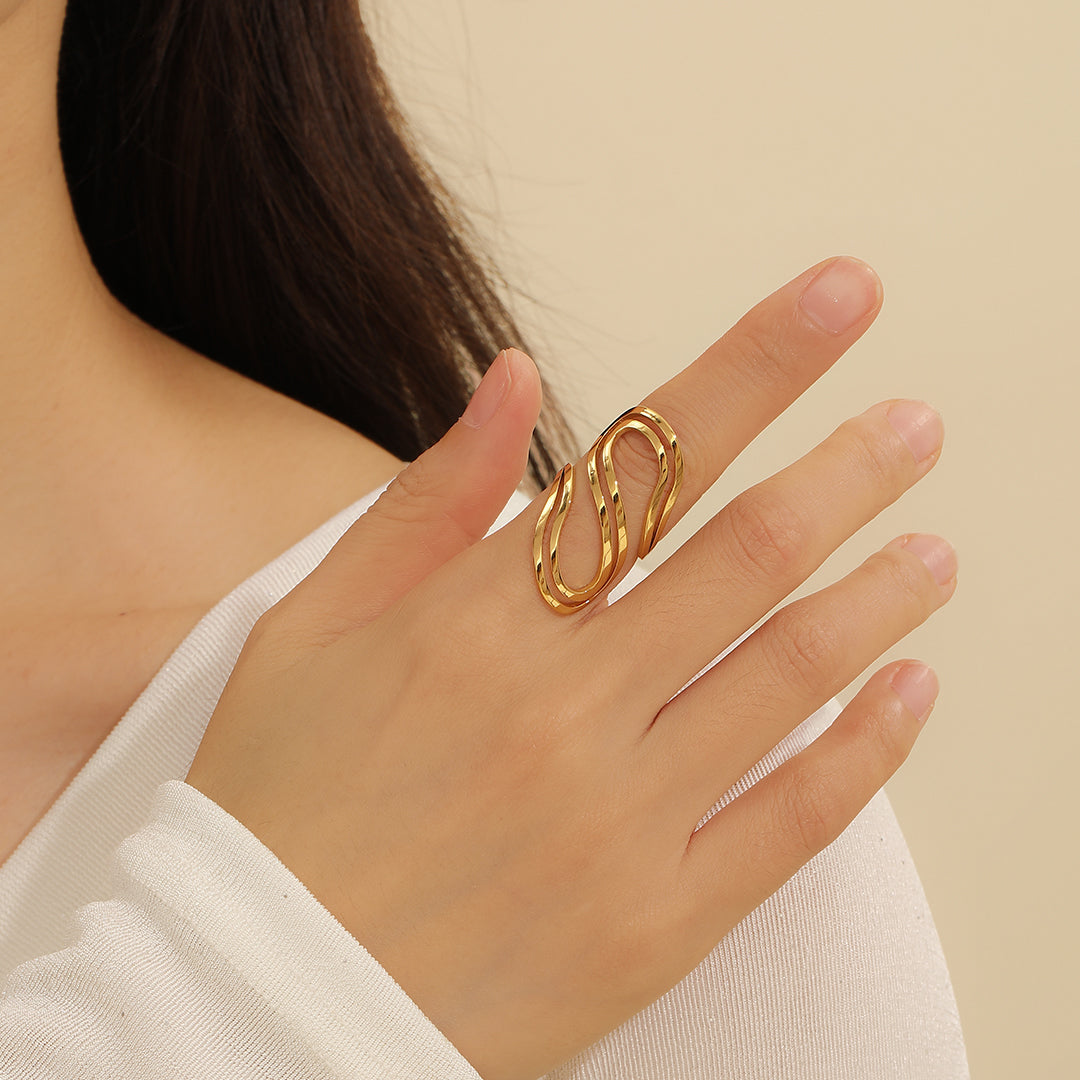 Intertwined Radiance Ring