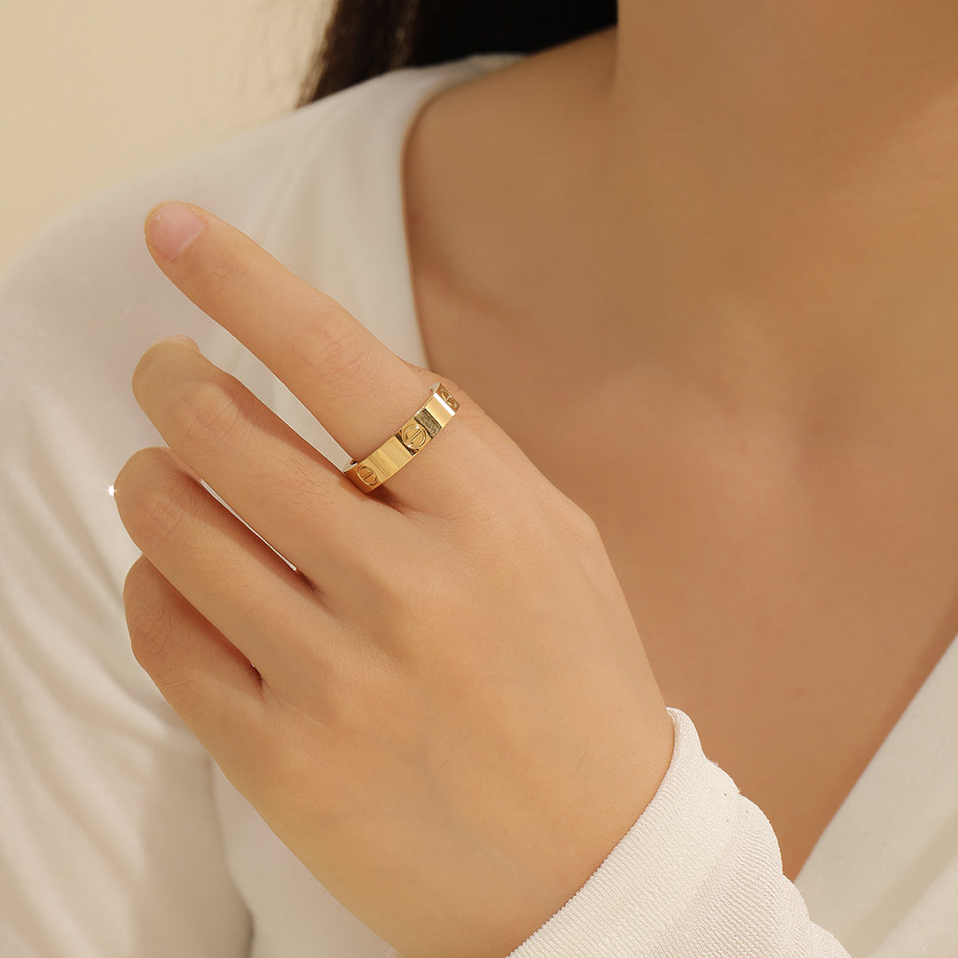 Screw Motif Elegance Ring