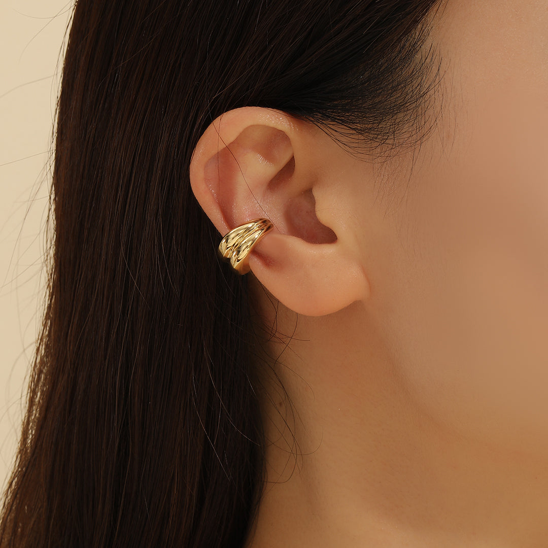 Dazzling Golden Ridge Ear Clip