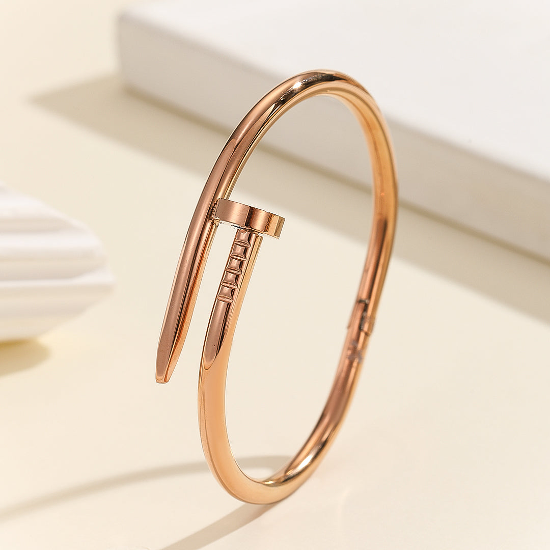 Spectacular Nail Wrap Bangle Golden