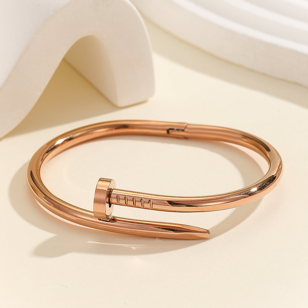 Spectacular Nail Wrap Bangle Golden