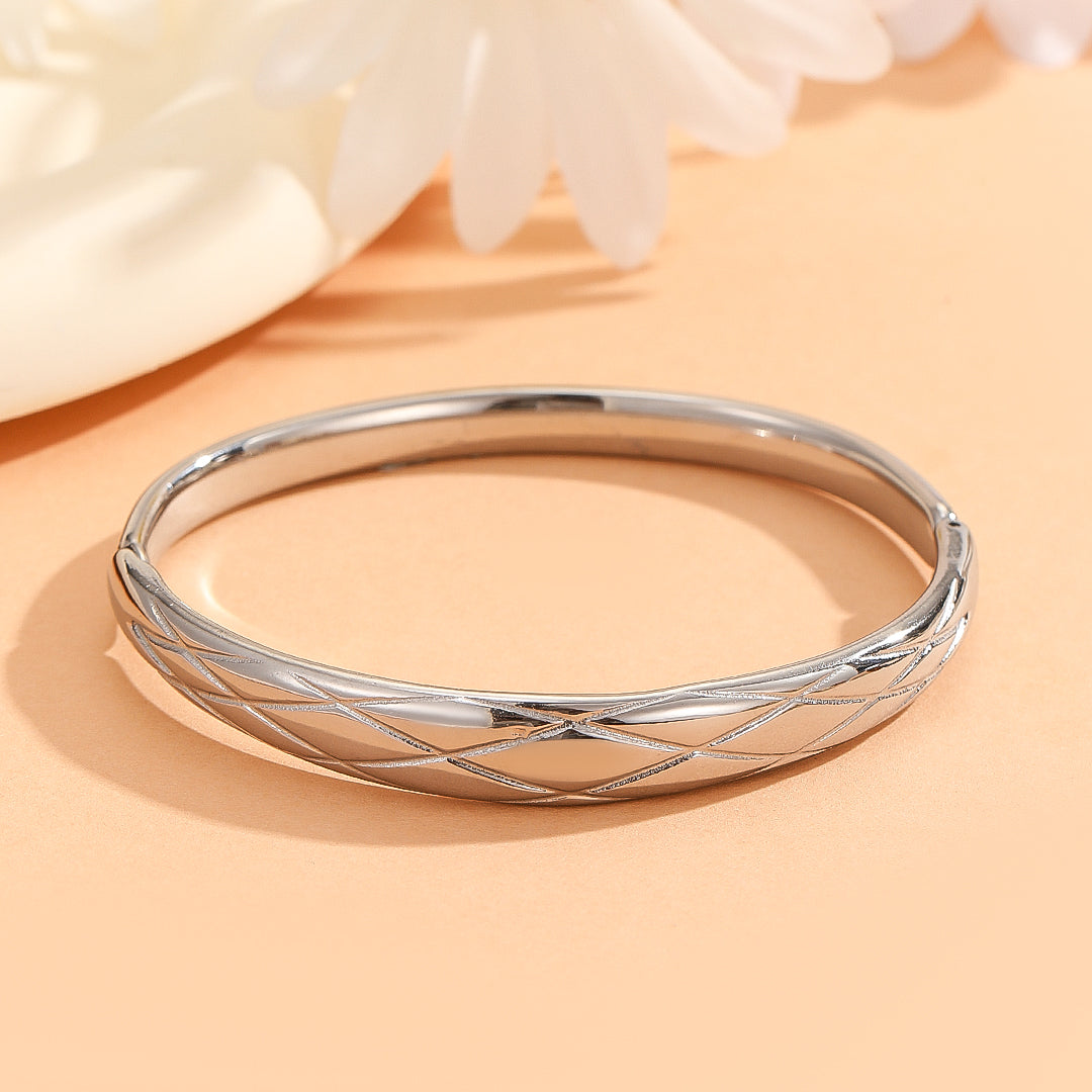 Beautiful Glimmering Twists Bangle