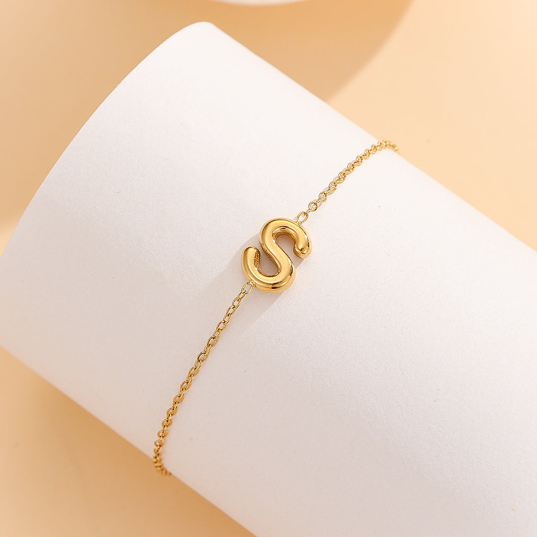 Gilded Initial Chain Bracelet "S"