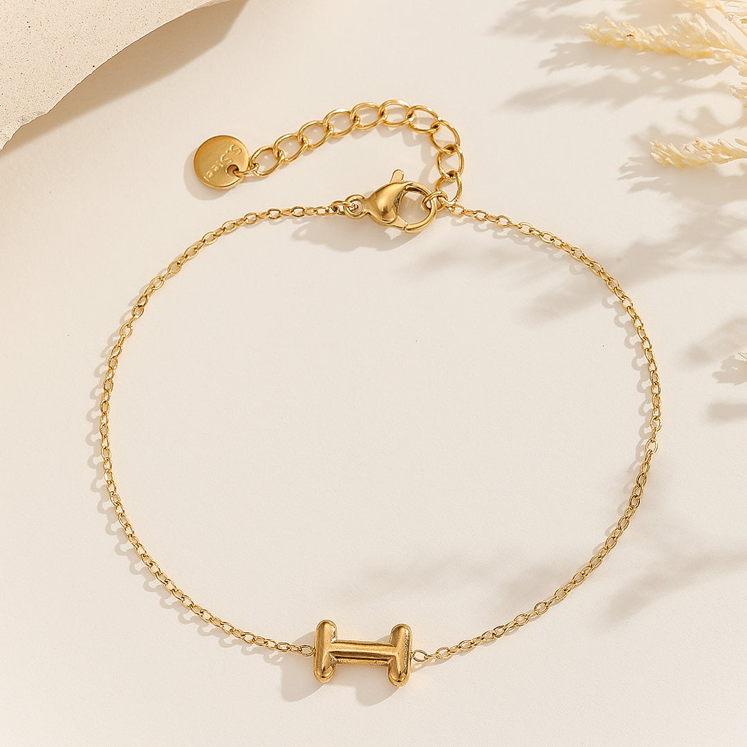 Gilded Initial Chain Bracelet "I"